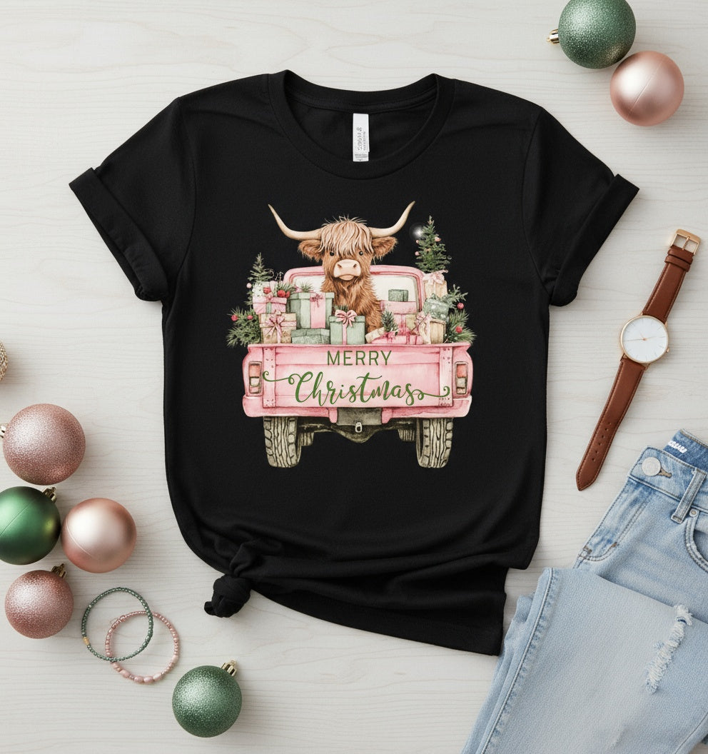 Christmas Highland Cow Truck T-Shirt – Cute Holiday Farm Animal Tee