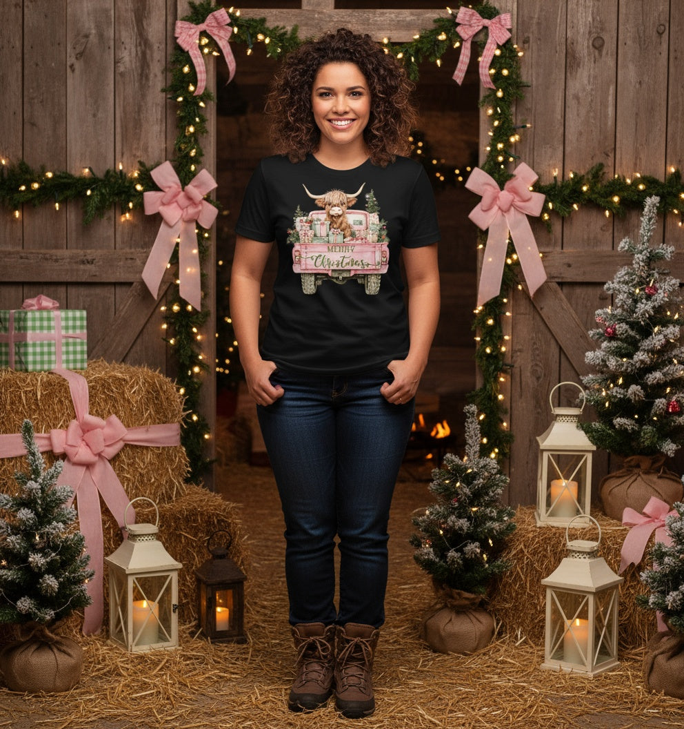 Christmas Highland Cow Truck T-Shirt – Cute Holiday Farm Animal Tee