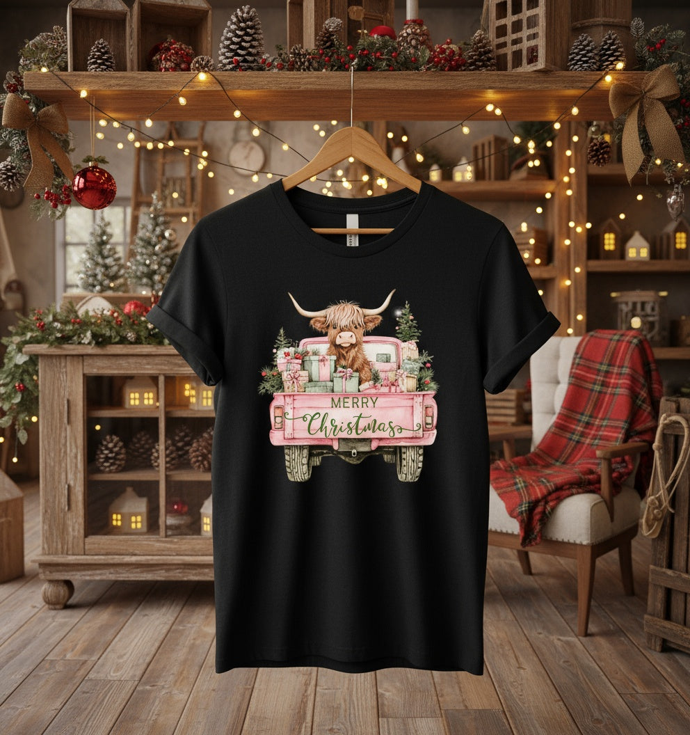 Christmas Highland Cow Truck T-Shirt – Cute Holiday Farm Animal Tee